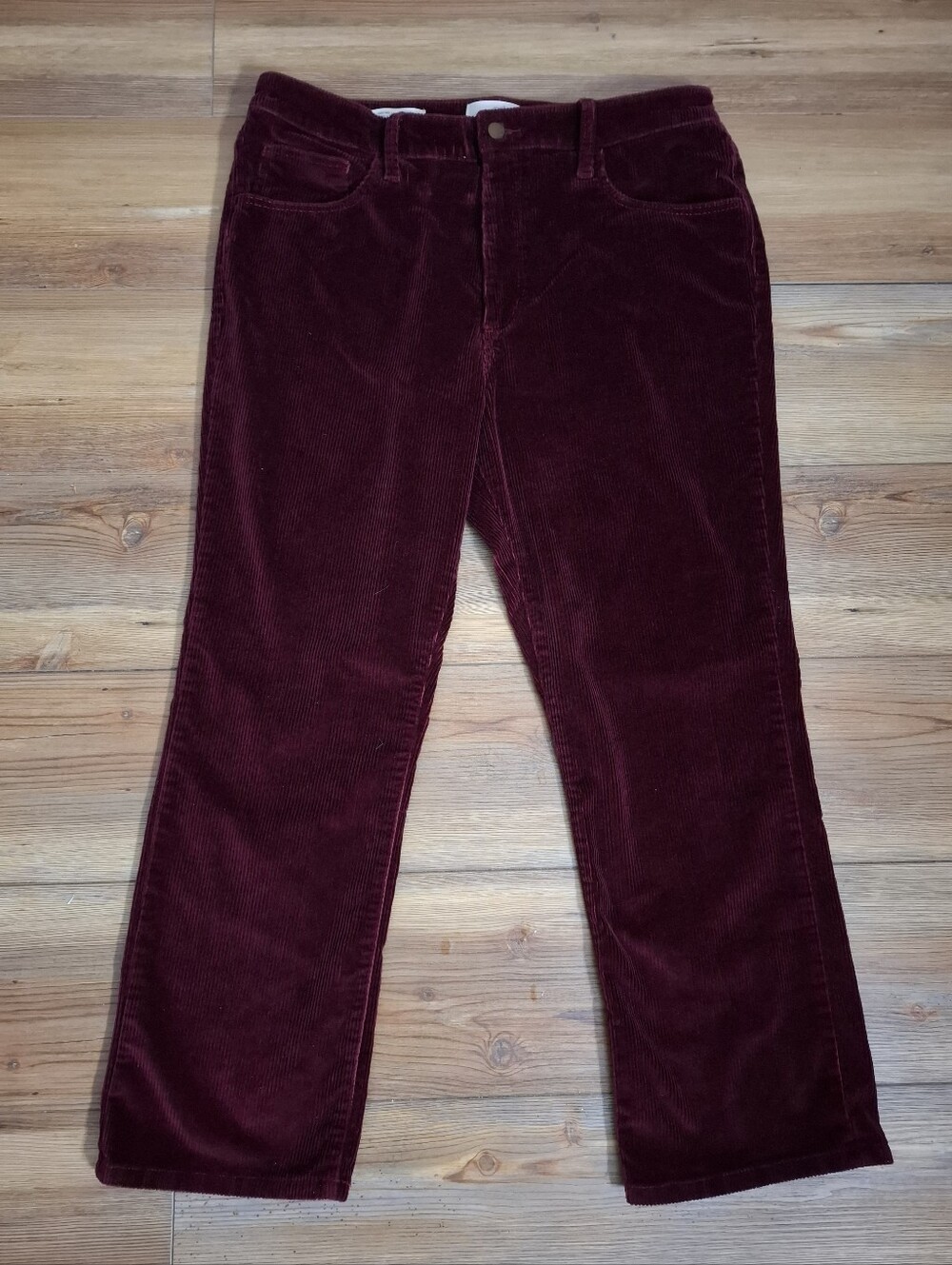 Universal Thread Women's High-Rise Ankle Bootcut Corduroy Pants 14 Burgundy